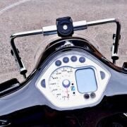 Vespa Telefon-Navigasyon Tutucu Aparat *Gümüş* / SCOOSEE