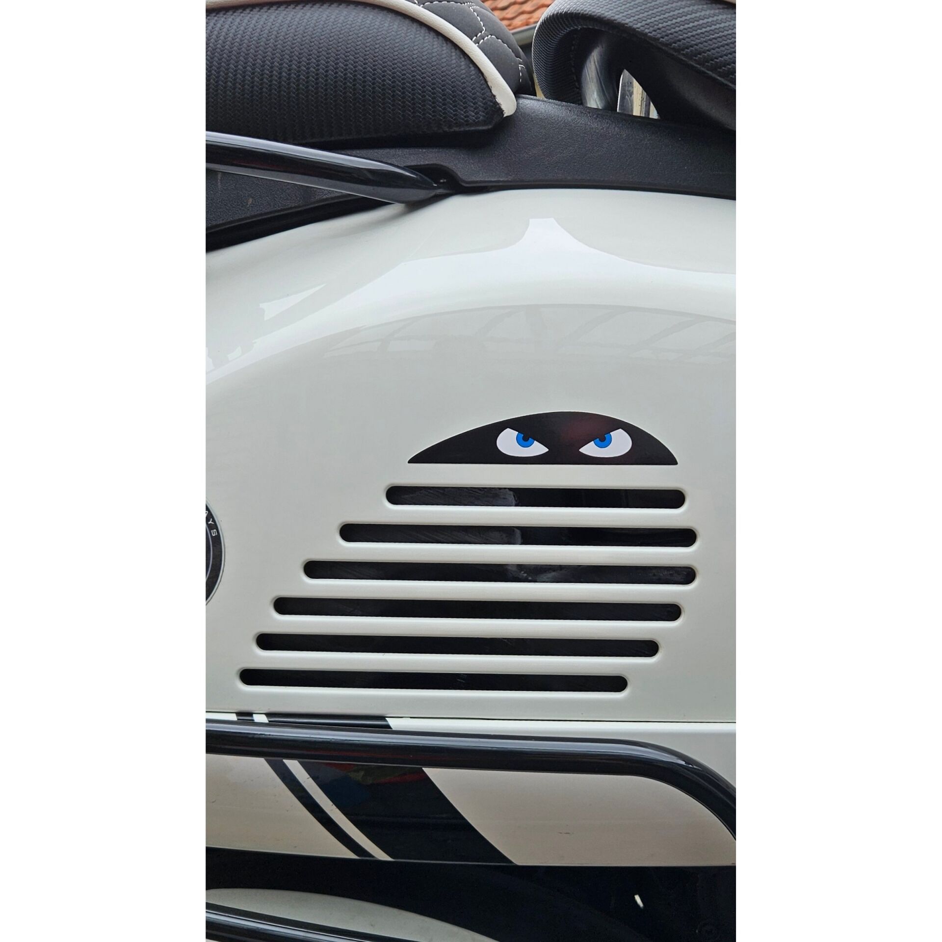 Vespa GTS Yan Hava Girişi Mavi Göz Motifli Sticker / VESPISSIMO