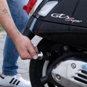 VESPA GTS-GTV 300-310 Arka Teker Güvenlik Kilidi (2019- ) / EASYBLOCK