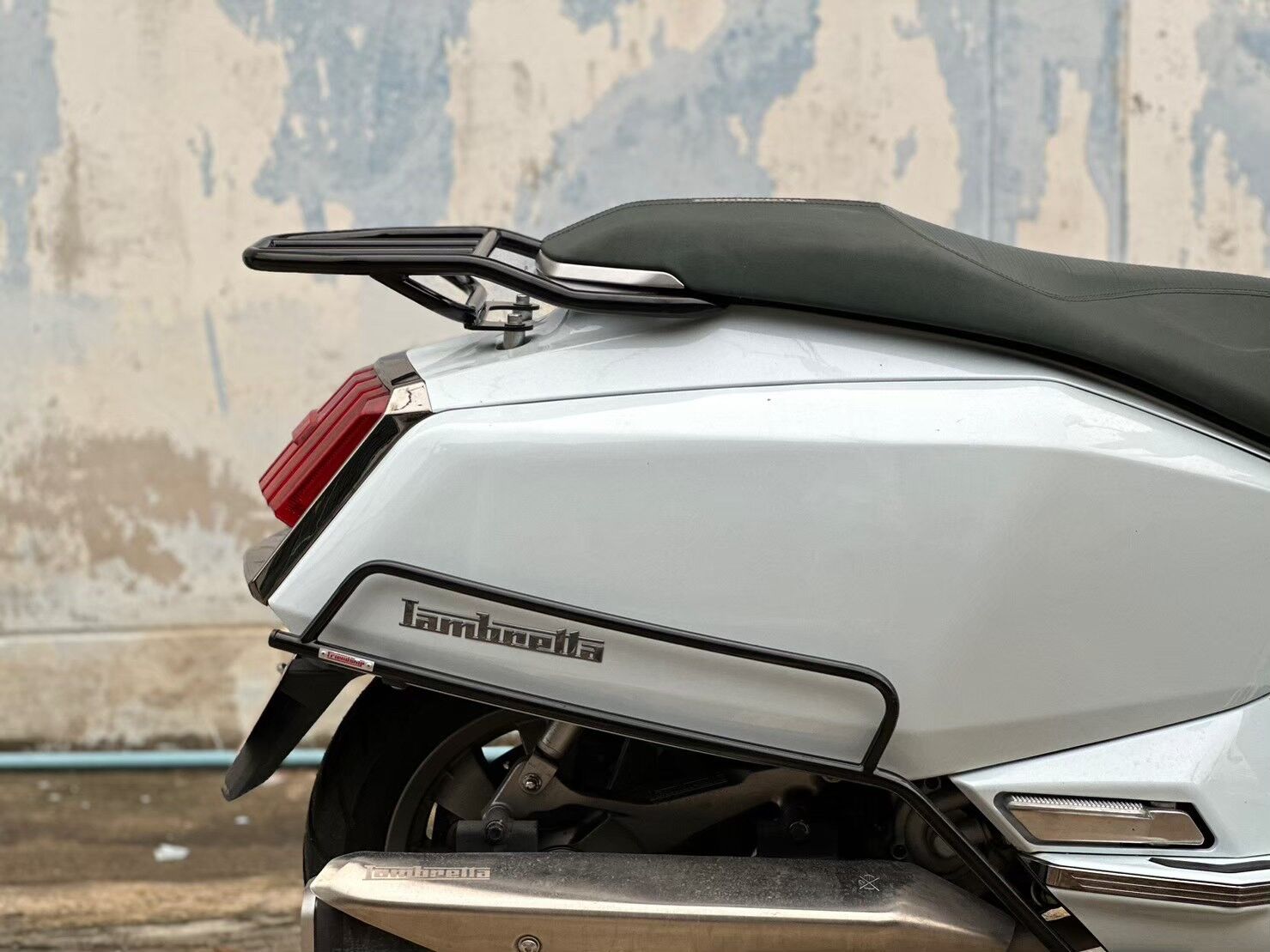 Lambretta X 125-250-300 Arka Yan Koruma Demiri *Siyah* / Friendship